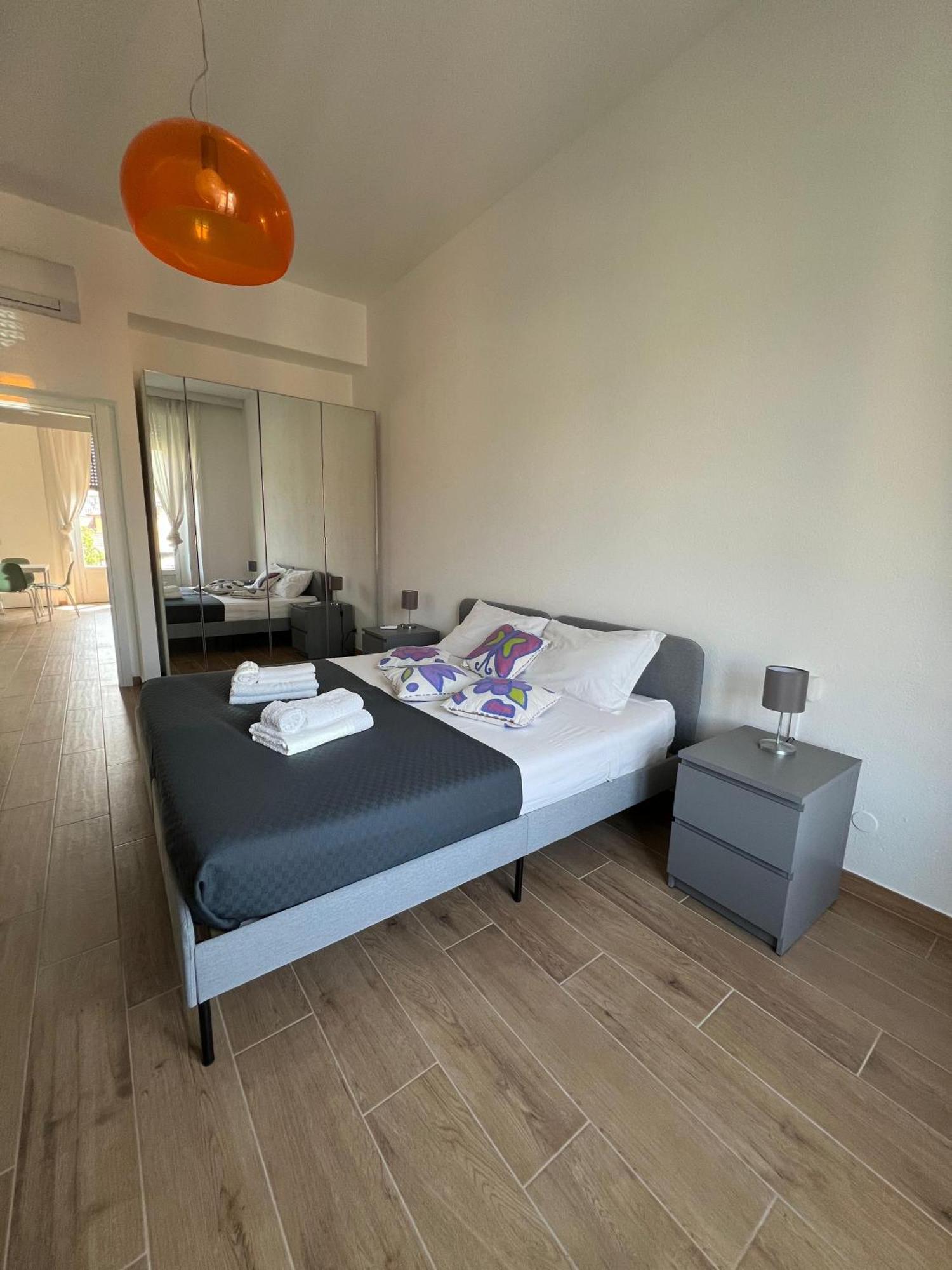New Apartment With Balcony, Isola Bosco Verticale Milano Exteriör bild
